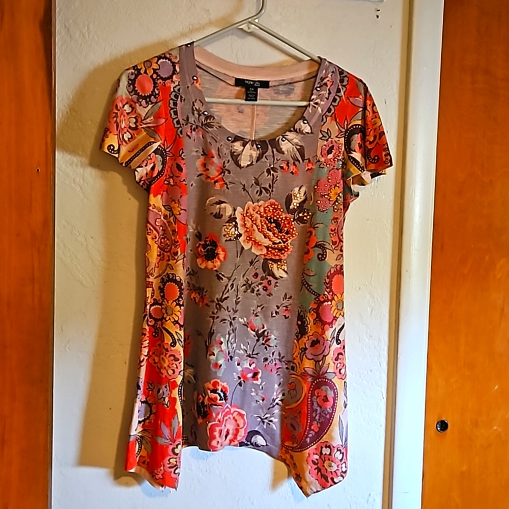 2 Flowy Tops - Picture 3 of 7